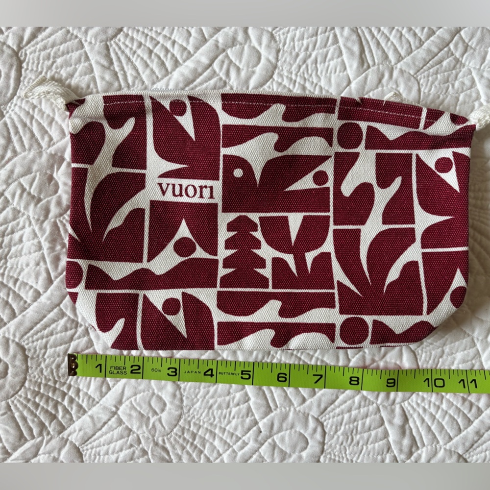 NWOT Vuori makeup travel pouch - Picture 4 of 5